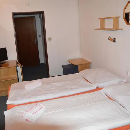 Horec 招待所 Králiky